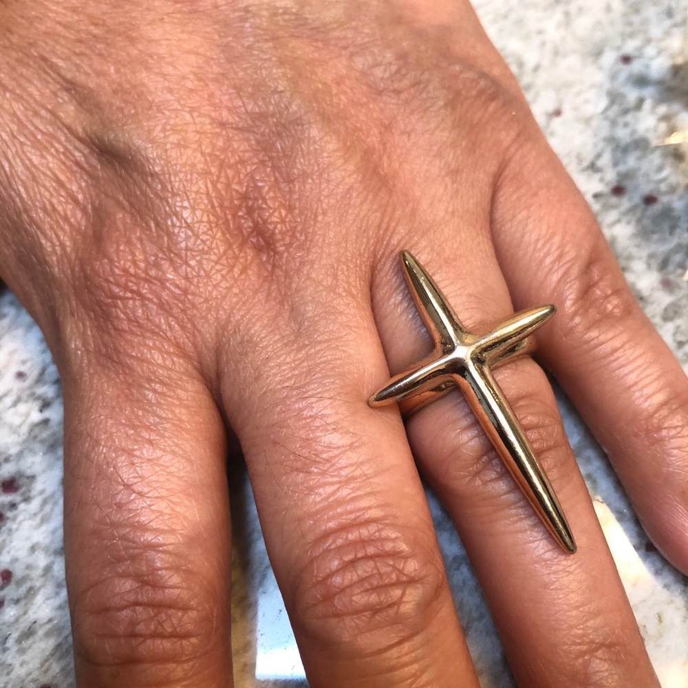 Ring - Picture 2 of 7